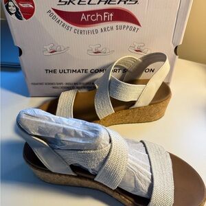 Skechers Women's Arch Fit Sandals - White and Brown